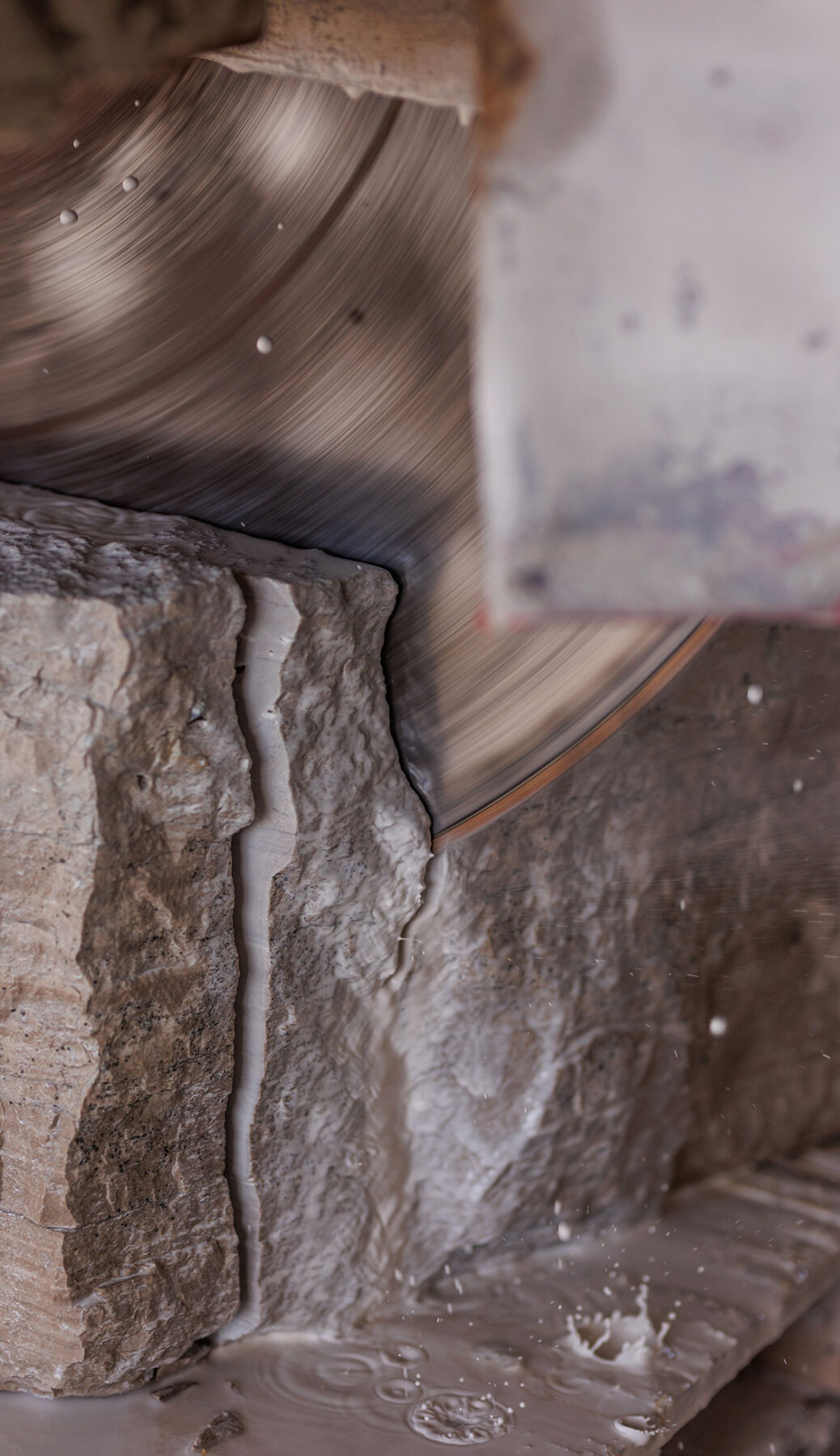 a saw cutting stone at the Rademann quarry