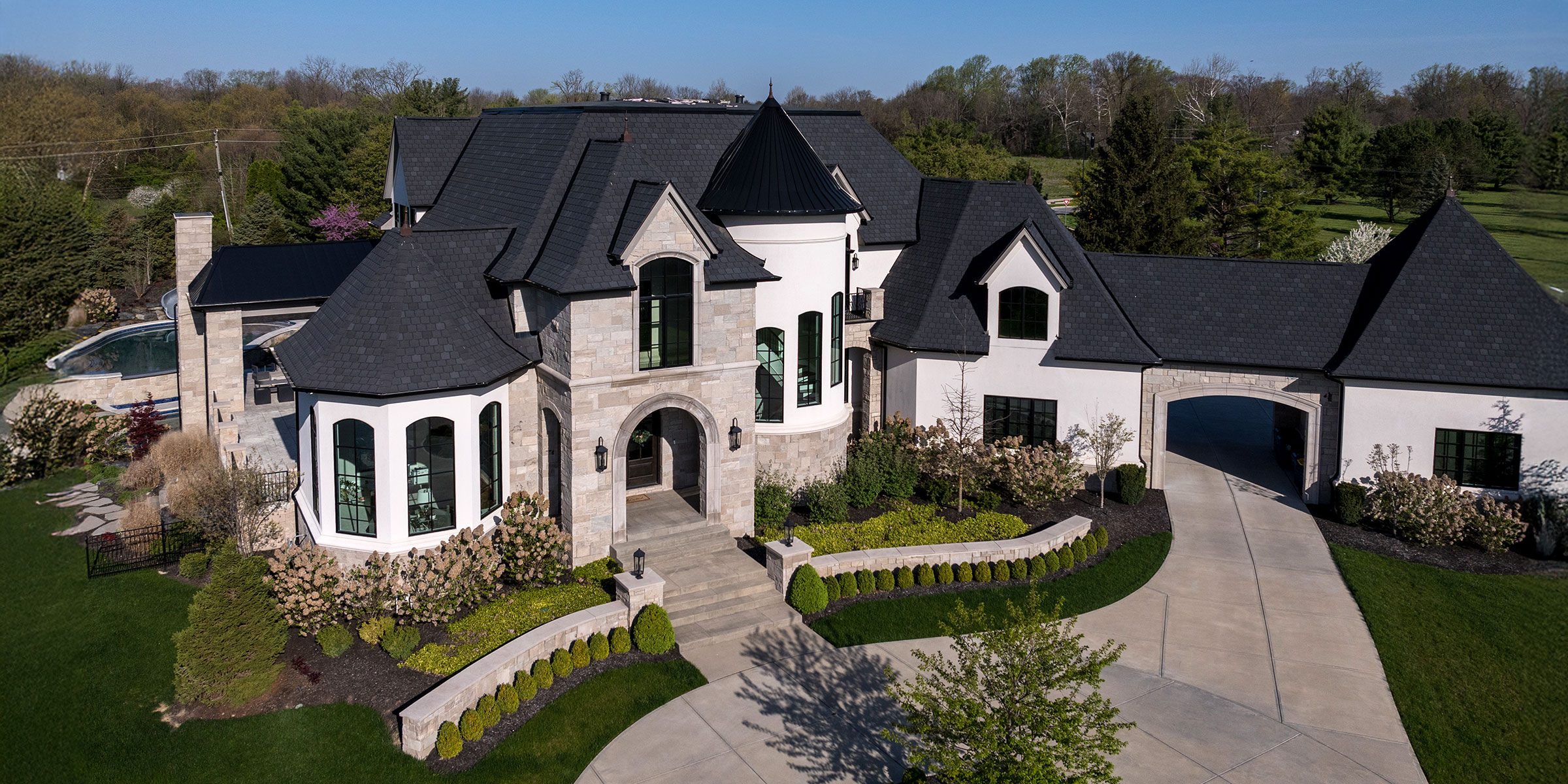 Exterior of an elegant home built with Rademann stone veneer